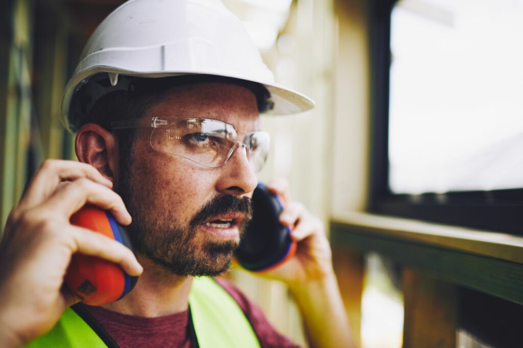 Cuidado auditivo con protectores